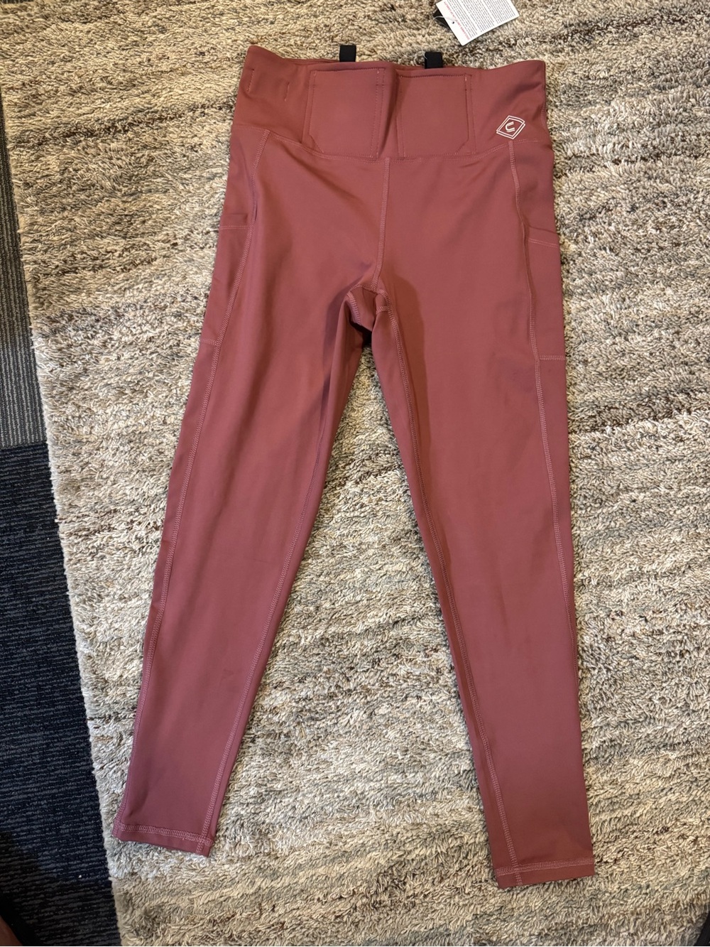 Woman High-Rise Stretch Leggings in Mauve with Side Pocket